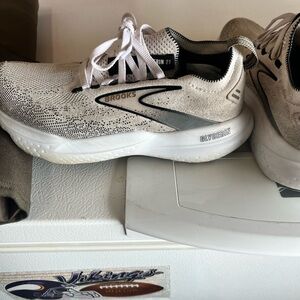 Brooks Womens White Running Shoes